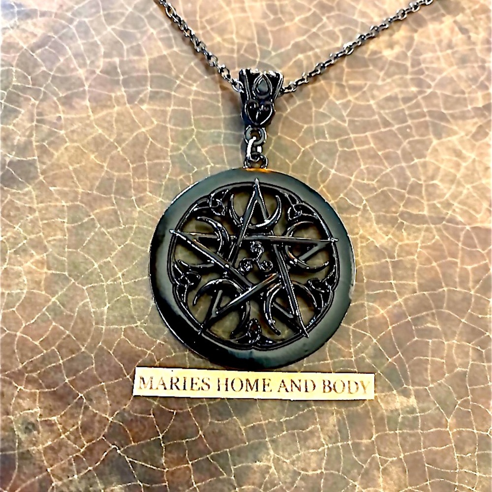 Necklace Black Jewelry Witchs Knot Triple Wave Celtic Powerful Protection Piece